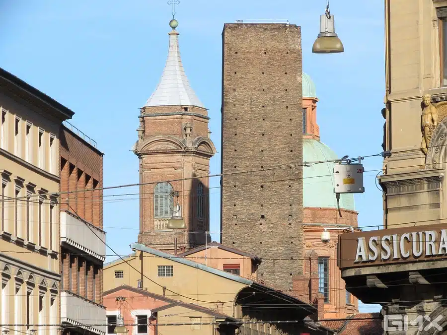 Immagine delle due torri di Bologna