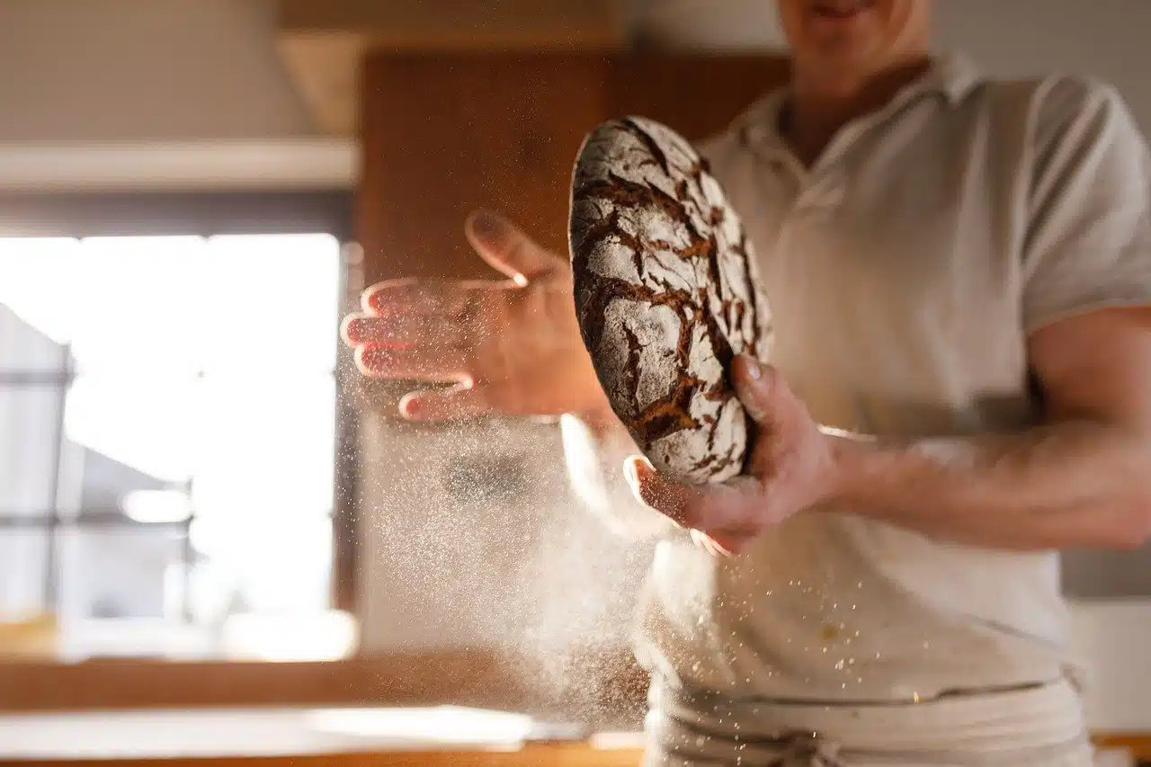 Come fare il pane in casa con o senza lievito