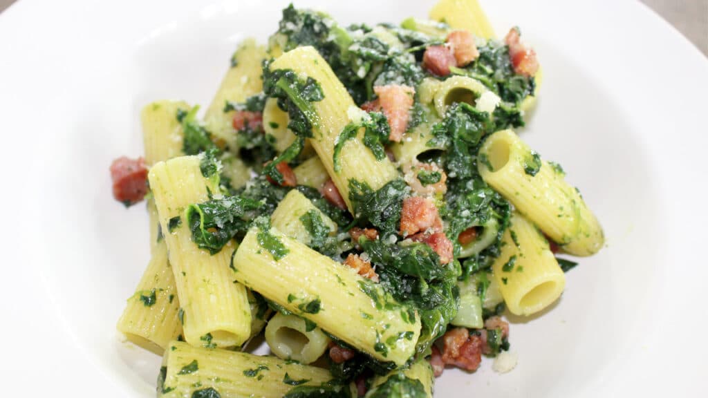 Pasta spinaci e pancetta croccante