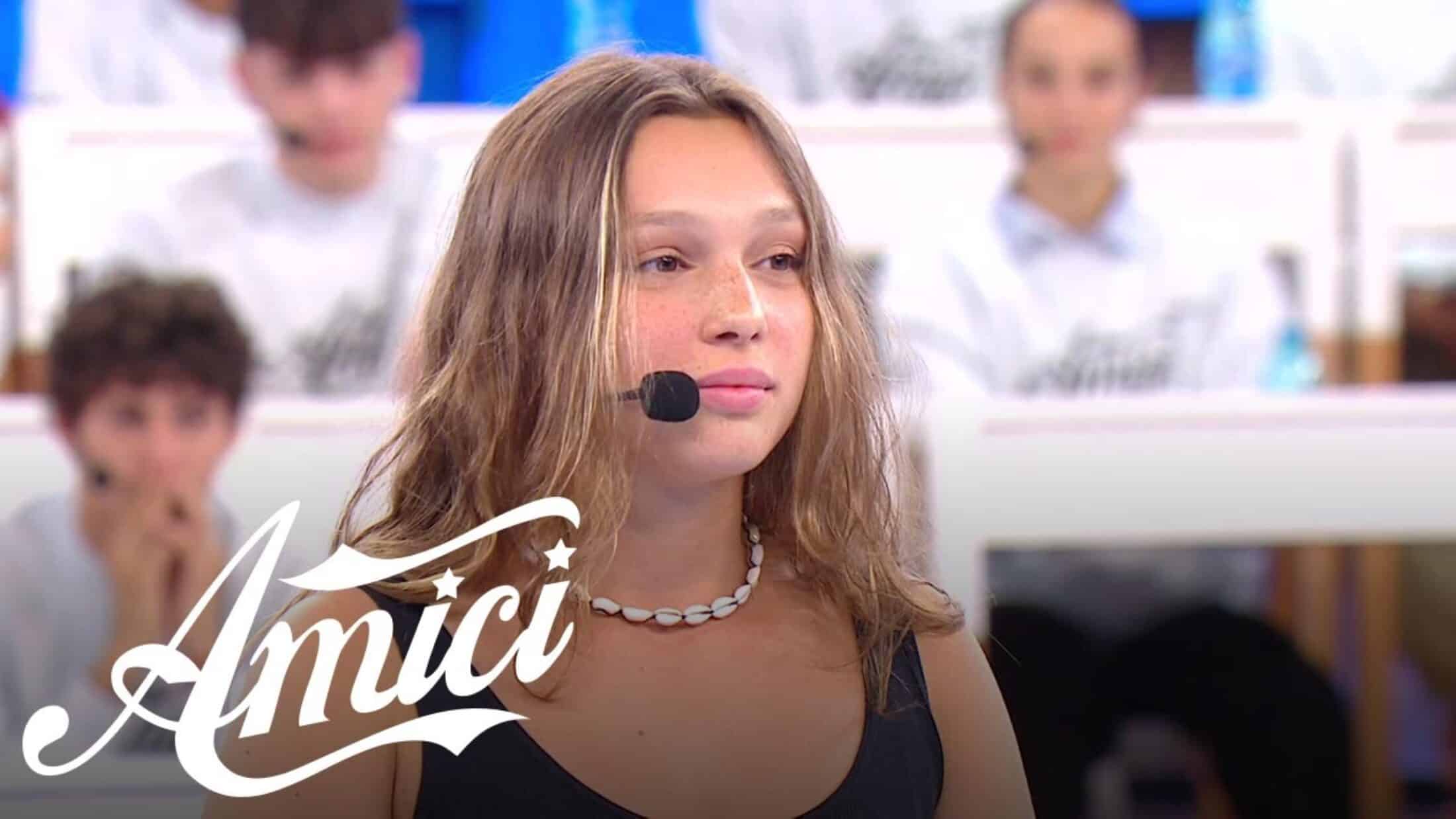 Amici 23 anticipazioni: standing ovation per Sarah! Tutti i momenti clou della prossima puntata